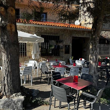 Hotel Restaurante Rio Cuervo Vega del Cadorno Buitenkant foto