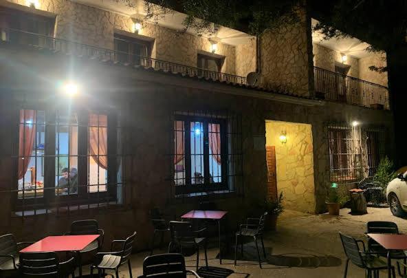 Hotel Restaurante Rio Cuervo Vega del Cadorno Buitenkant foto