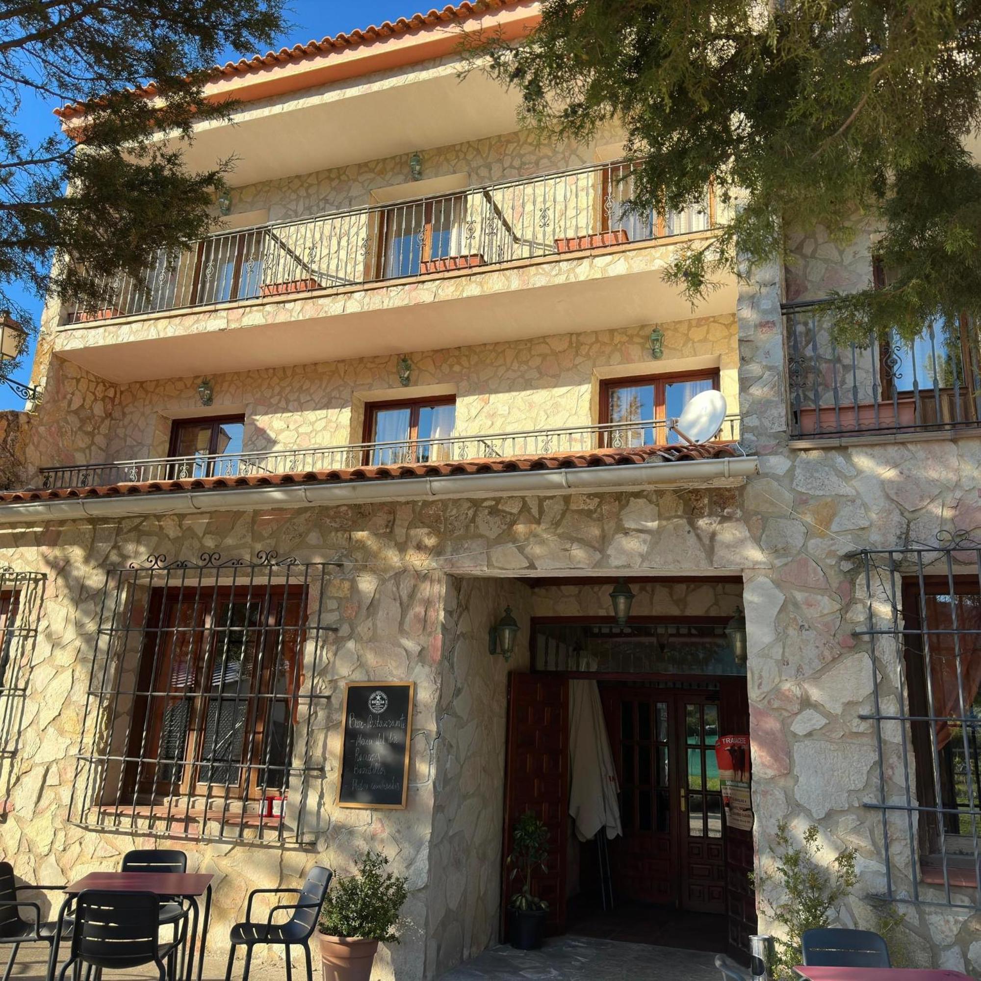 Hotel Restaurante Rio Cuervo Vega del Cadorno Buitenkant foto