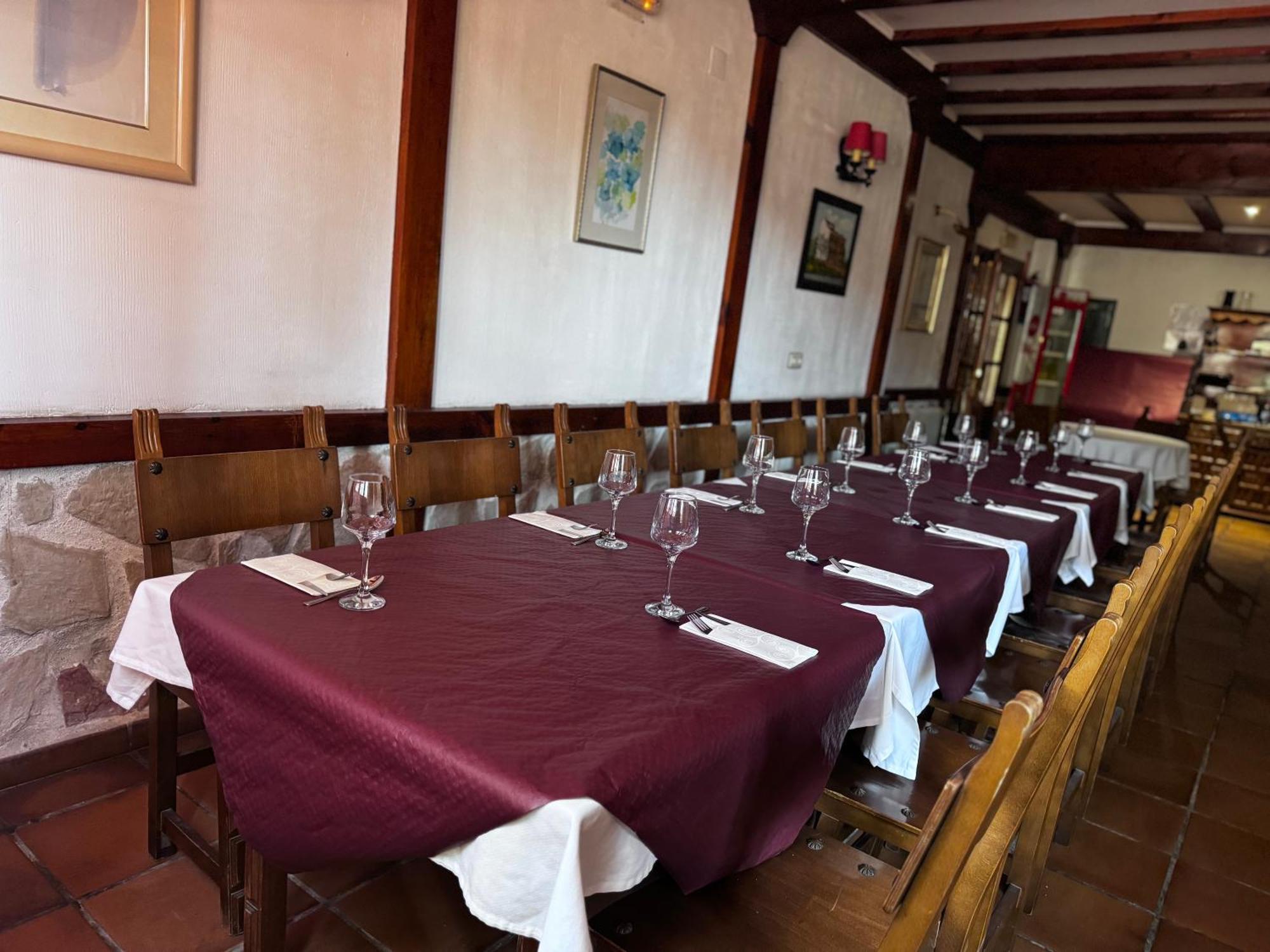 Hotel Restaurante Rio Cuervo Vega del Cadorno Buitenkant foto