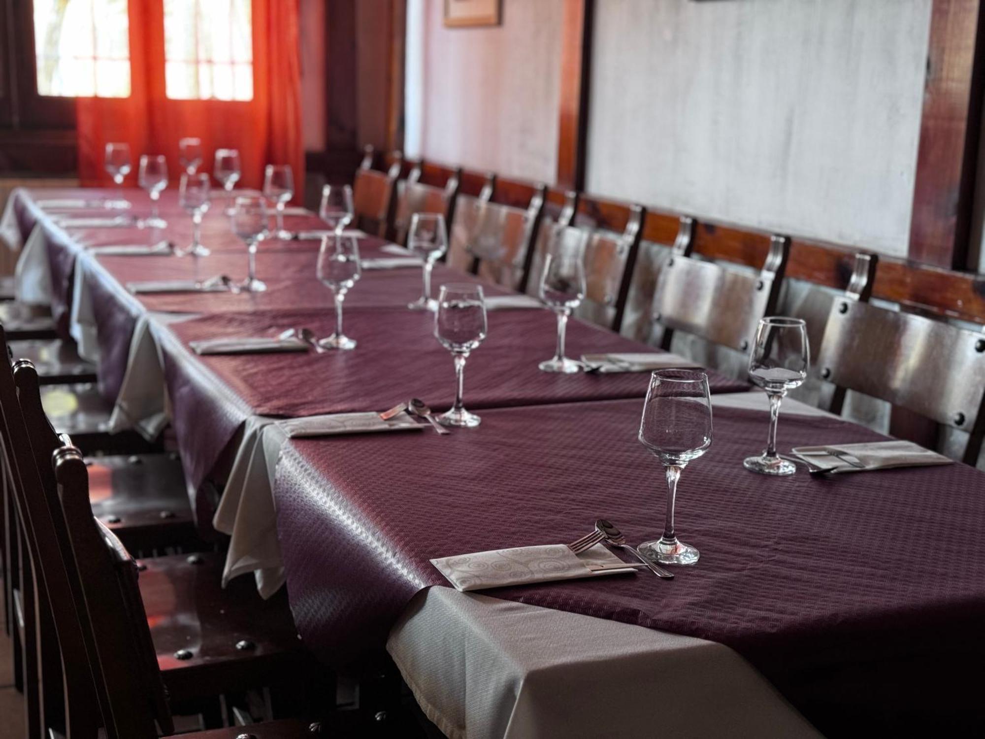 Hotel Restaurante Rio Cuervo Vega del Cadorno Buitenkant foto