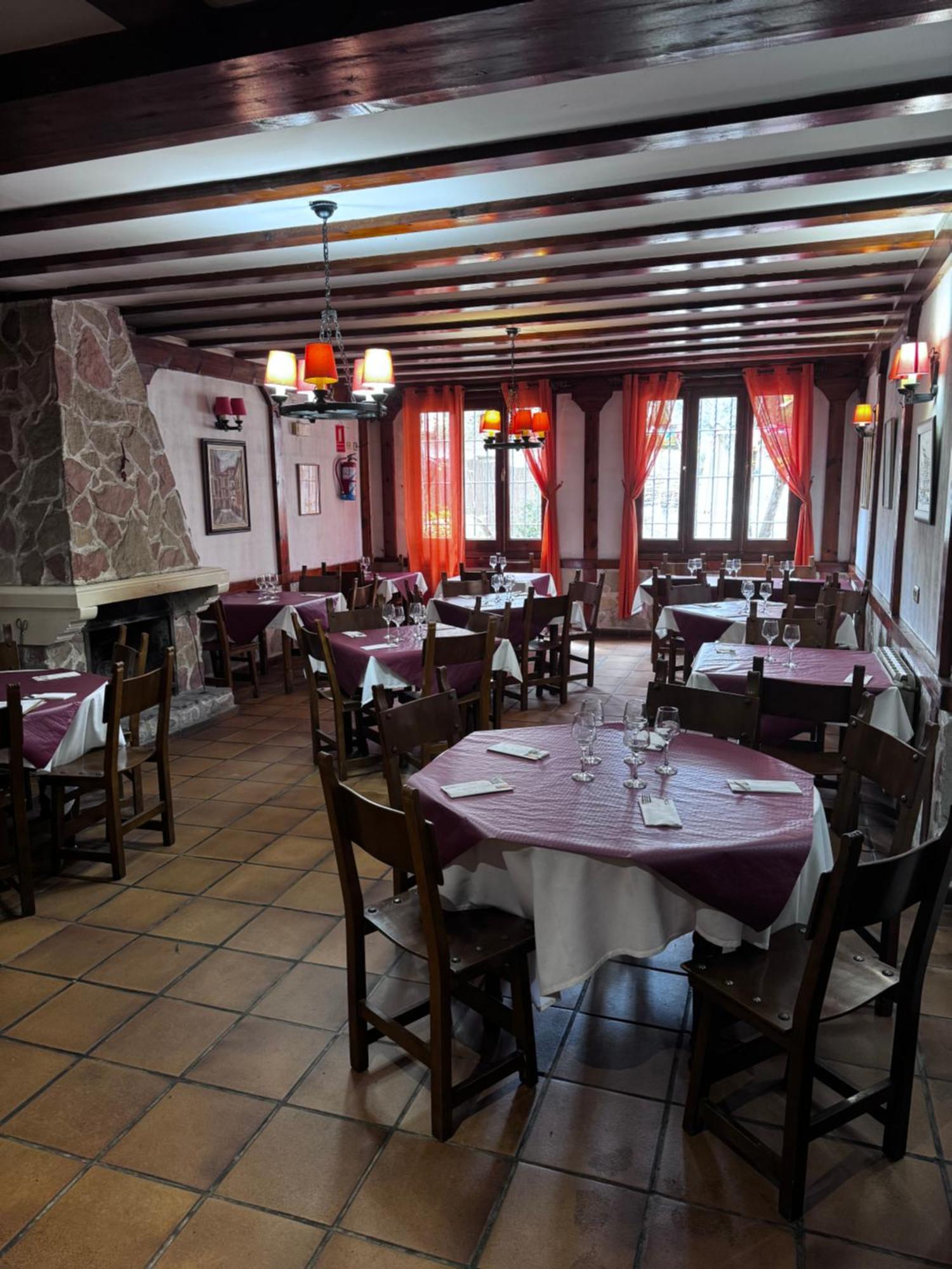 Hotel Restaurante Rio Cuervo Vega del Cadorno Buitenkant foto