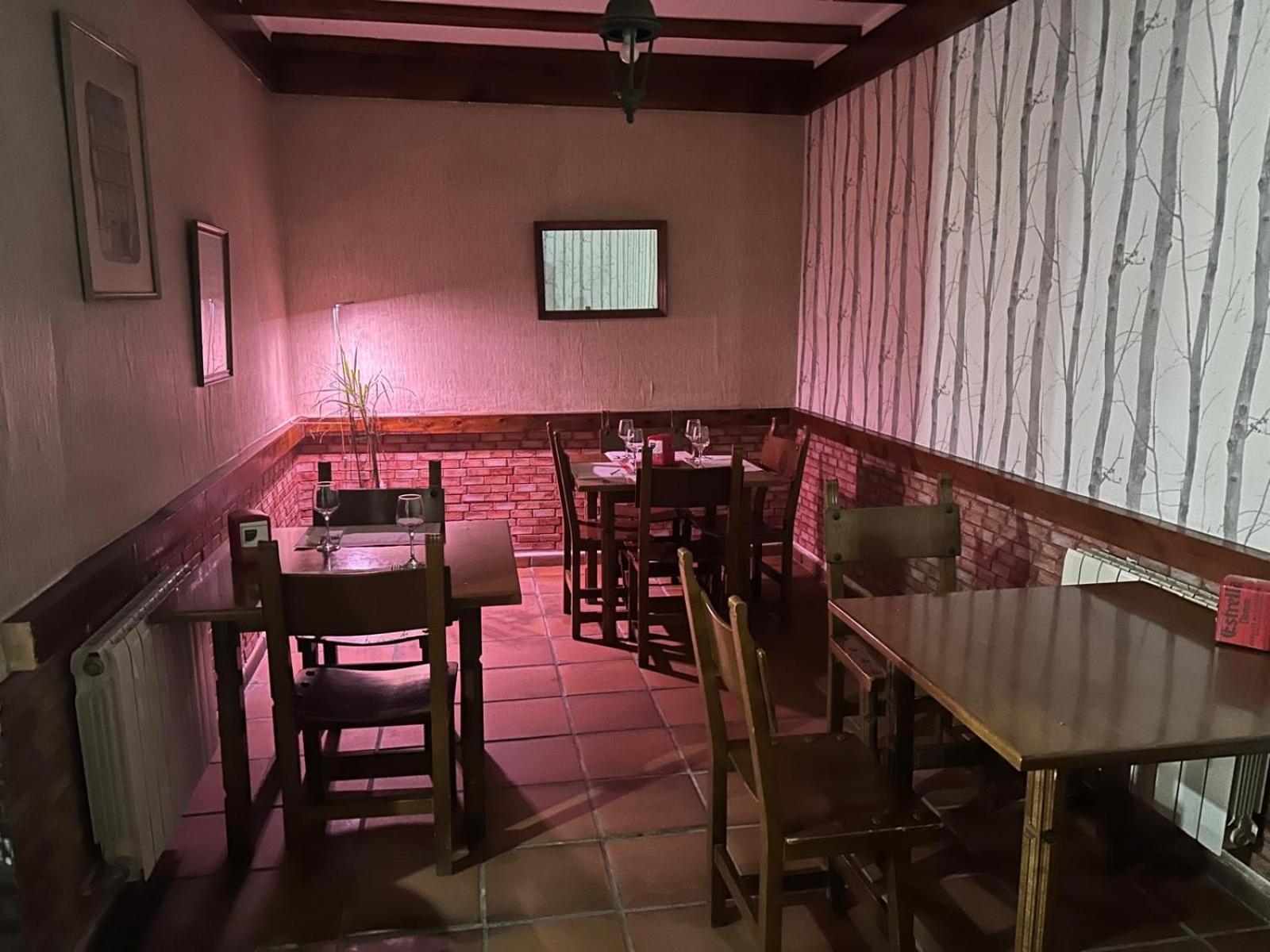 Hotel Restaurante Rio Cuervo Vega del Cadorno Buitenkant foto