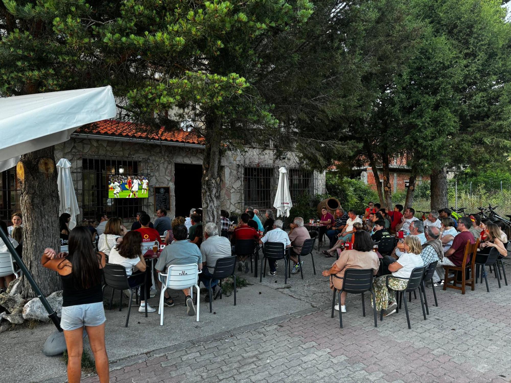 Hotel Restaurante Rio Cuervo Vega del Cadorno Buitenkant foto